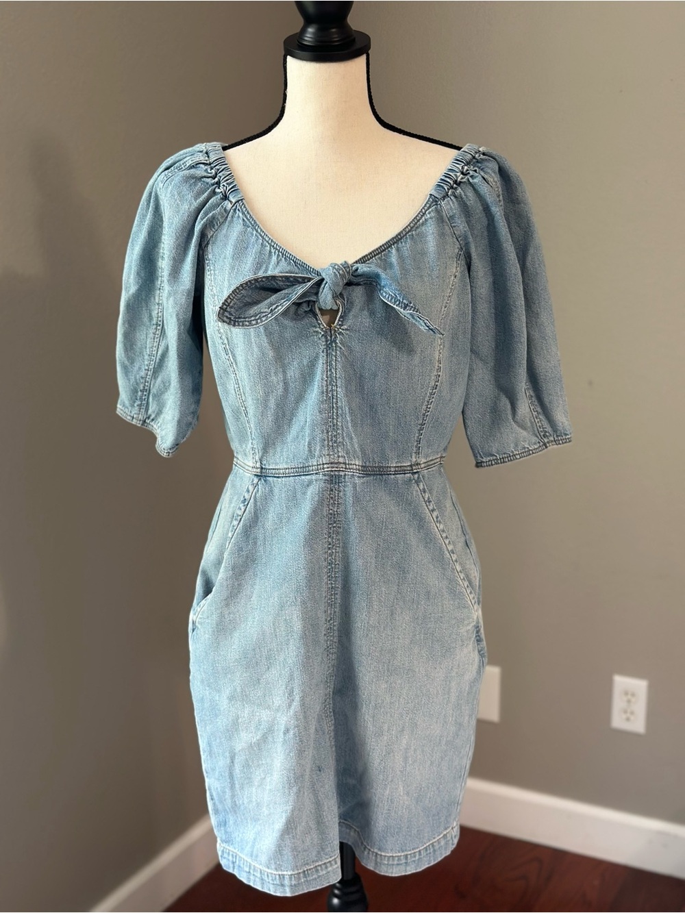 Light Wash Denim Tie-Front Puff Sleeve Dress